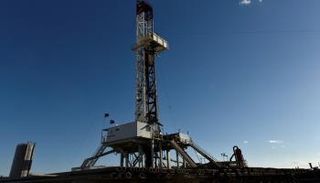 منصة حفر في حوض بيرميان بالولايات المتحدة - رويترز