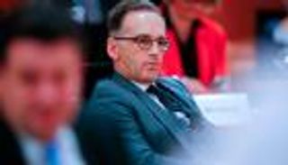 عامل "ينقذ" وزير خارجية ألمانيا من أزمة