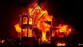 حرائق الغابات تدمر 7 آلاف منزل في أمريكا