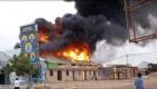 حريق هائل بمحطة وقود وسط الصومال