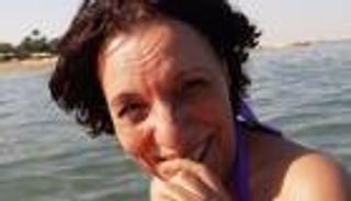 عارفة عبدالرسول عن ارتداء المايوه: "اللي مايحبش الحياة يموت أحسن"