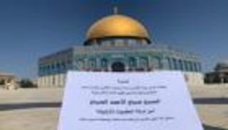 فلسطينيون يقيمون "سرادق عزاء" لأمير الكويت الراحل