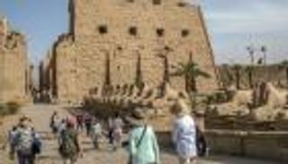 مصر تعلن مفاجأة سارة للسياح.. 4 وجهات بتأشيرات "مجانية"