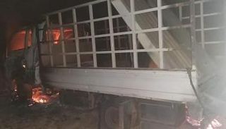 النيران اشتعلت في السيارة التي أطلقت الصواريخ