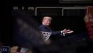 ترامب يتحدى شركات التكنولوجيا.. ضربة مفاجئة في معركة "الجرين كارد"