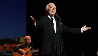 المغني البرتغالي كارلوس دو كارمو