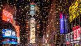 فيديو وصور.. العالم يودع "سنة الخوف" ويستقبل "عام الأمل"