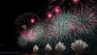 أبوظبي تحطم رقمين قياسيين عالميين في رأس السنة