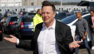 إيلون ماسك الرئيس التنفيذي لتسلا