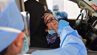 فحص كورونا من المركبة في الإمارات