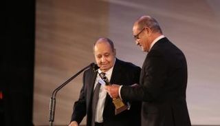 وحيد حامد بجوار المخرج شريف عرفة