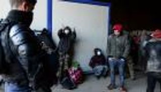 بالصور.. شرطة فرنسا تفض حفلا يتحدى قيود كورونا بعد استمراره يومين