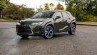 لكزس تتحدى كورونا وتطرح 13سيارة.. الأسعار والمواصفات