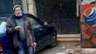 مصري يقتل زوجته أمام مقر عملها.. أشعل سيجارة وانتظر الشرطة