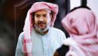 بعد إجرائه عملية لزراعة الكبد.. أول ظهور لفنان سعودي شهير