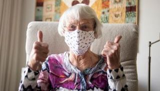 بقاء كبار السن بالمنزل يساعد في تقليل خسائر جائحة كورونا 