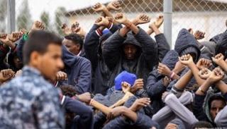 أحد مراكز احتجاز المهاجرين في العاصمة الليبية طرابلس (أرشيفية)