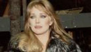 وفاة تانيا روبرتس بطلة "جيمس بوند" 