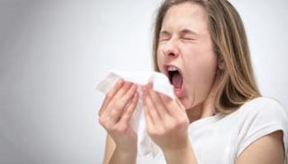 ربما يكون العطس عرضا للبرد أو الحساسية