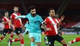 محمد صلاح بطل أحدها.. 4 قرارات تحكيمية تشعل غضب جماهير ليفربول