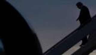 أين ترامب؟.. طائرة تكشف مكانه قبل تنصيب بايدن