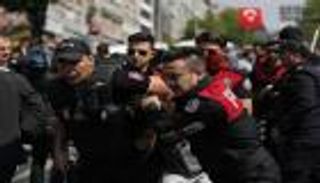 قمع أردوغان يتواصل.. مذكرات توقيف بحق 40 معارضا