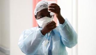 أعداد مرضى كورونا يتزايدون بمستشفيات فرنسا