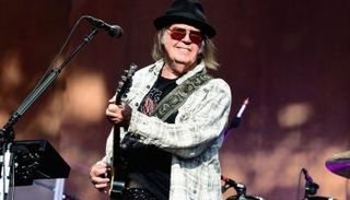 نيل يونج في إحدى حفلاته