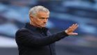 على حافة التتويج.. 90 دقيقة تروي ظمأ 4 سنوات لمورينيو