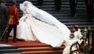 معلومات عن فستان زفاف ديانا.. "سر الشيء الأزرق"