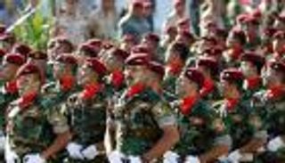 احتفالية القرن.. العراق يحتفي بجيشه وسط تجاذبات سياسية تهدد هويته