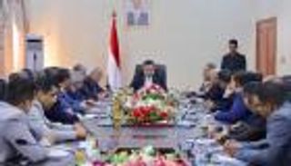 إنقاذ الريال.. أولى معارك الحكومة اليمنية في مواجهة الفساد