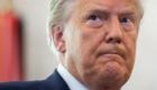 ترامب يواصل مسلسله.. يسلم السلطة ويرفض الاستسلام