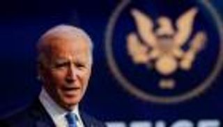 الدولار يعوض جزءا من خسائره.. بشائر بايدن