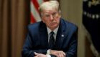 عضو بـ"الديمقراطي" الأمريكي: ترامب يسعى لانقلاب.. والانقسام يزداد حدة