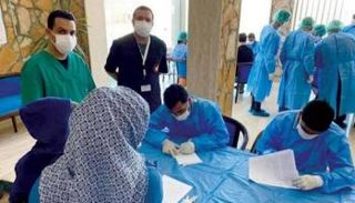 أطباء في أحد المستشفيات الليبية