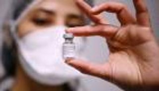 دراسة: 1 من 100 ألف عانى من آثار جانبية شديدة للقاح فايزر