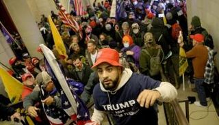 متظاهرون يدخلون الجونجرس