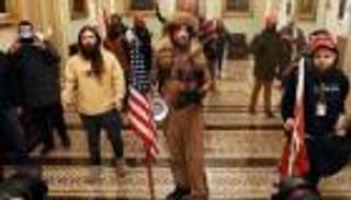 ختام الأسواق.. أسهم أمريكا تتجاهل صدمة واشنطن والدولار يثأر من الذهب