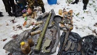 أسلحة حربية ضبطها الجيش الجزائري بمخابئ إرهابيين شرقي البلاد