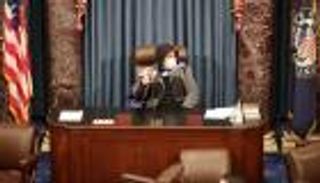 سرقات وأزياء غريبة.. أنصار ترامب بعد اقتحام الشيوخ الأمريكي