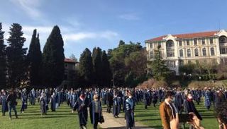 جانب من الوقفة الاحتجاجية في جامعة "البسفور"
