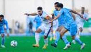 الدوري السعودي.. الهلال يضع صدارته في مرمى الأهلي بتعادل جديد