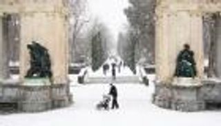 صور.. مدريد تستعد لأشد تساقط للثلوج في القرن 21