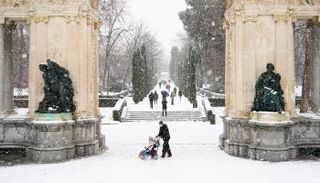 مدريد تكتسي بطبقة من الثلوج