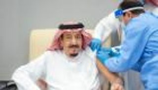 فيديو.. خادم الحرمين الشريفين يتلقى الجرعة الأولى من لقاح كورونا