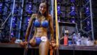 بالصور.. المرأة الكاملة برجل مبتورة تحصد البطولات