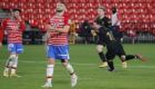 ميسي يواصل توهجه ويقرب برشلونة من صدارة الدوري الإسباني