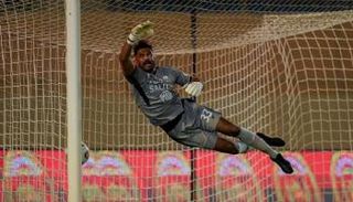 محمد العويس حارس الأهلي