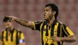 هداف الدوري السعودي.. دفاع ضمك يغري رومارينيو بالصدارة